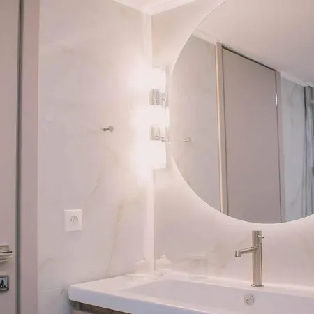 Theasis Luxury Apartment *