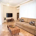 Theasis Luxury * نافبليو